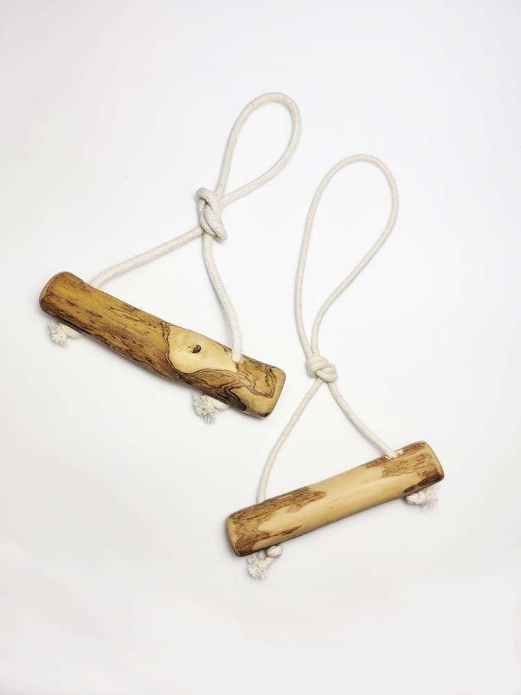 Juguetes naturales de madera de café con cuerda para perros